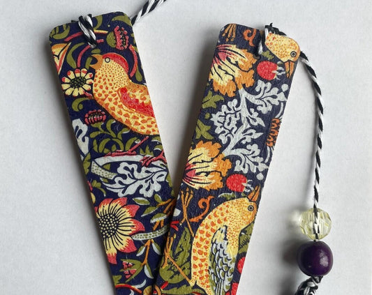 William Morris Bookmark – Strawberry Thief Wooden Bookmark